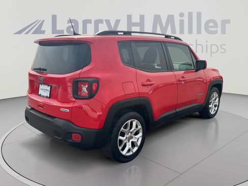 Used 2018 Jeep Renegade Latitude FWD image 5