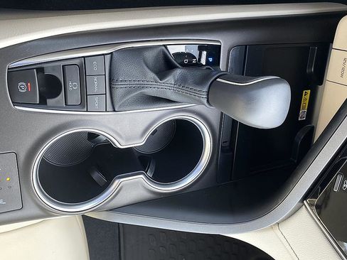 Used 2024 Toyota Camry XLE image 17