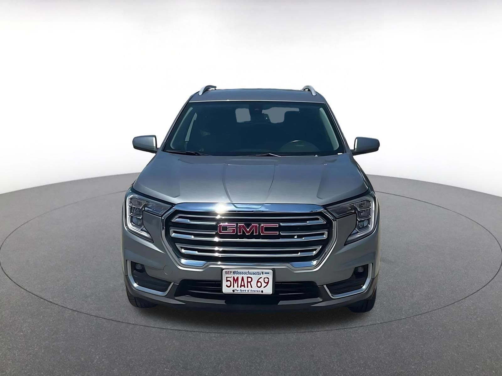 Used 2024 GMC Terrain SLT AWD/4WD image 4