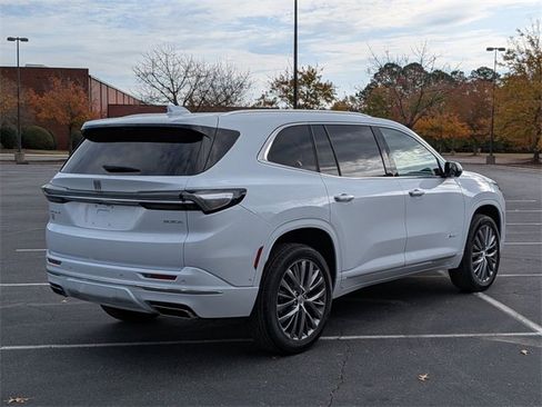 New 2026 Buick Enclave Avenir image 3