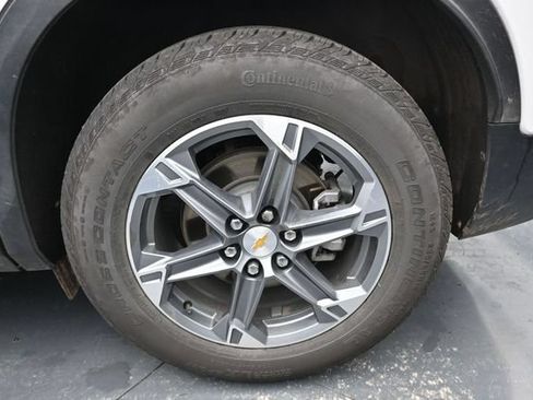 Used 2025 Chevrolet Blazer LT FWD image 9