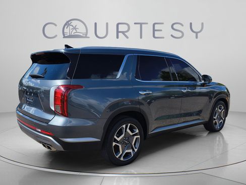 Used 2024 Hyundai Palisade SEL w/ Premium Package FWD image 5