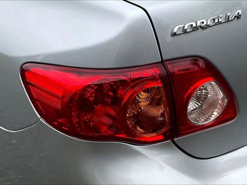Used 2010 Toyota Corolla LE FWD image 22