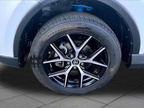 Used 2018 Toyota RAV4 SE w/ Power Extra Value Package FWD image 11