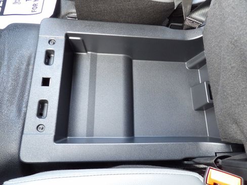 Used 2024 Ford F550 2WD Crew Cab Super Duty image 28