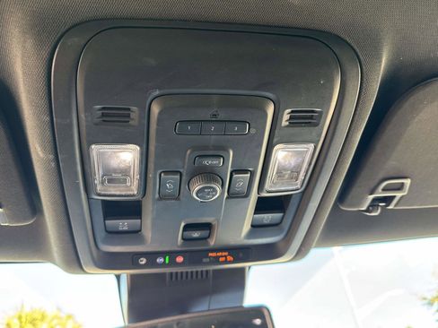 Used 2023 GMC Yukon SLT w/ SLT Luxury Package image 29