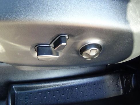 Certified 2025 Chrysler Pacifica Select FWD image 20