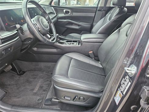 Used 2024 Kia Sorento S image 11
