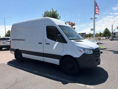 Used 2025 Mercedes-Benz Sprinter 2500 image 3