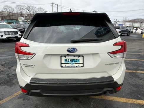 Used 2024 Subaru Forester Premium image 6