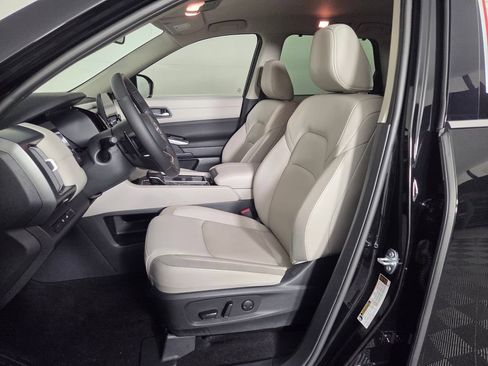 Used 2025 Nissan Pathfinder SL FWD image 9