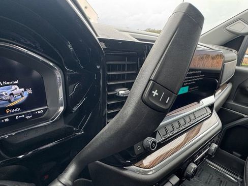 Used 2024 Chevrolet Silverado 2500 LT image 11