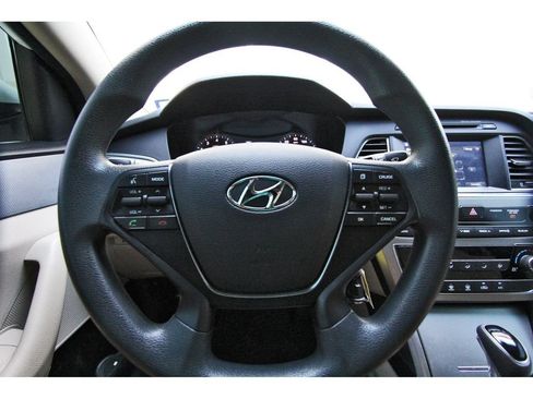 Used 2017 Hyundai Sonata SE FWD image 14