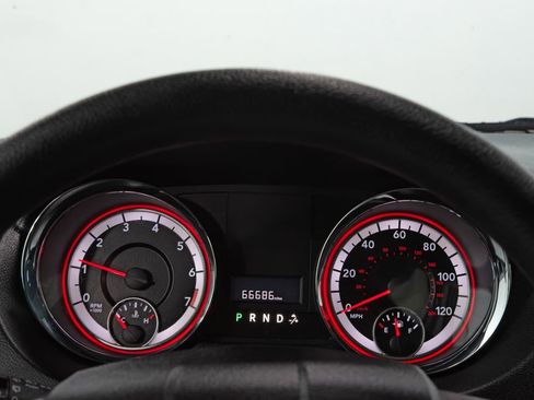 Used 2018 Dodge Grand Caravan SE w/ UConnect Hands-Free Group FWD image 25