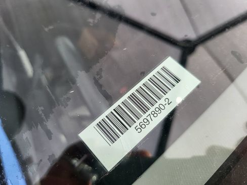 Used 2025 Subaru Crosstrek 2.5i Premium AWD/4WD image 4