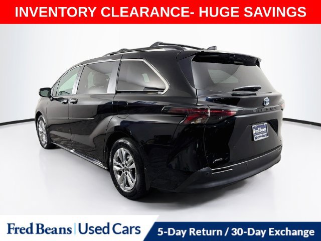 Used 2024 Toyota Sienna XLE w/ XLE Plus Package AWD/4WD image 7