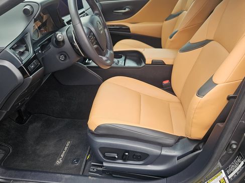 Used 2024 Lexus ES 300h w/ Premium Package FWD image 12