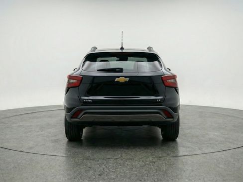 Used 2025 Chevrolet Trax LT FWD image 7