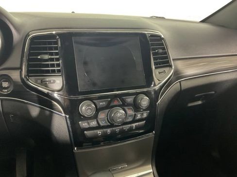 Used 2019 Jeep Grand Cherokee Limited AWD/4WD image 16