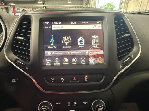 Used 2023 Jeep Cherokee Altitude Lux AWD/4WD image 32
