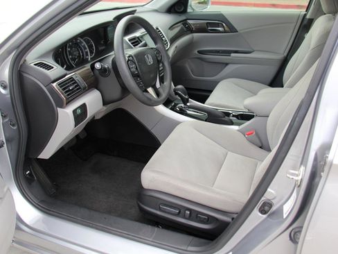 Used 2017 Honda Accord EX image 22