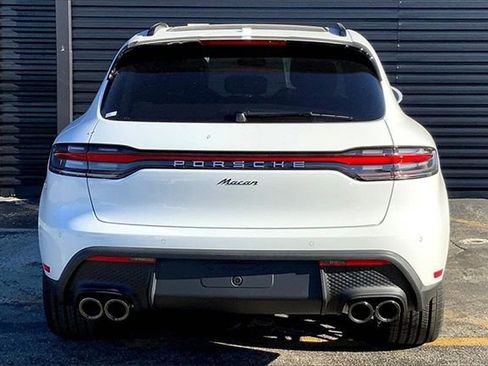 Certified 2026 Porsche Macan AWD/4WD image 9