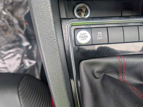 Used 2015 Volkswagen Jetta GLI SEL FWD image 16