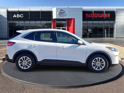 Used 2020 Ford Escape SE image 4