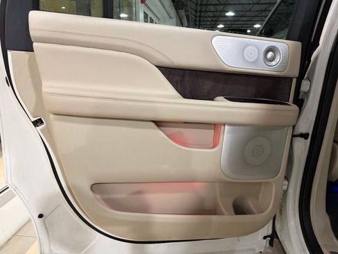 Used 2021 Lincoln Navigator L Reserve w/ Luxury Package image 21