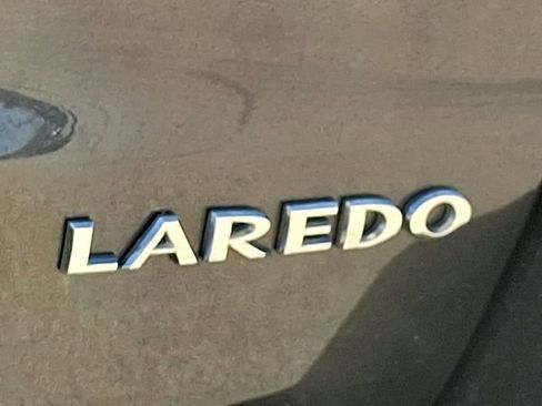 Used 2021 Jeep Grand Cherokee Laredo image 30