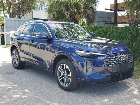 Certified 2025 Audi Q5 Premium Plus w/ Premium Plus AWD/4WD image 2