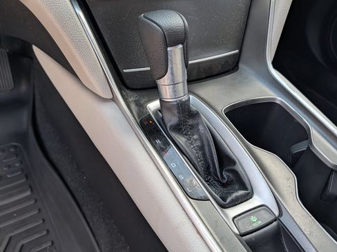 Used 2018 Honda Accord LX image 19