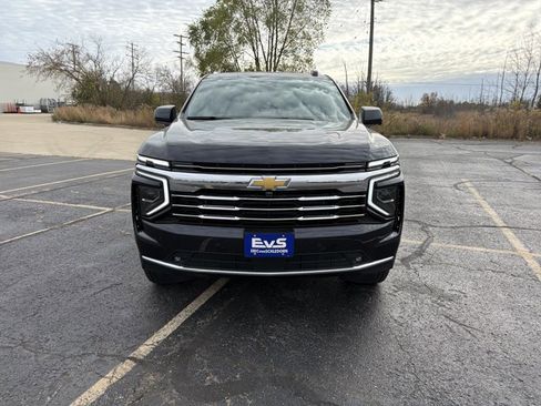 New 2026 Chevrolet Suburban LT image 2