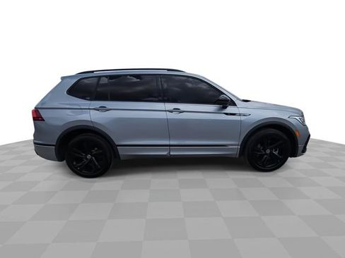 Used 2024 Volkswagen Tiguan SE R-Line FWD image 9