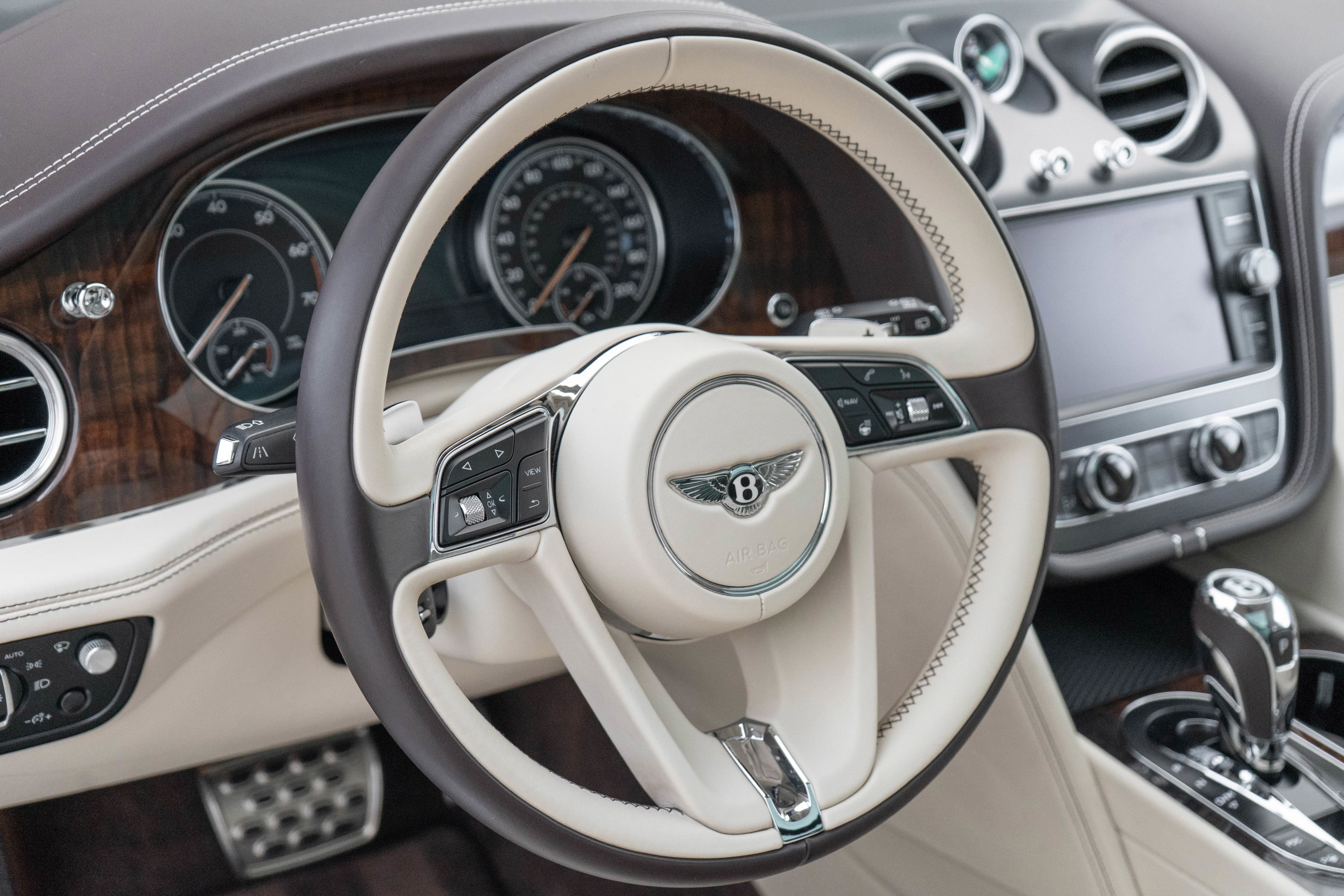 Used 2017 Bentley Bentayga AWD/4WD image 16