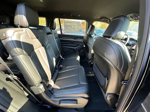 New 2025 Jeep Grand Cherokee L Limited image 27