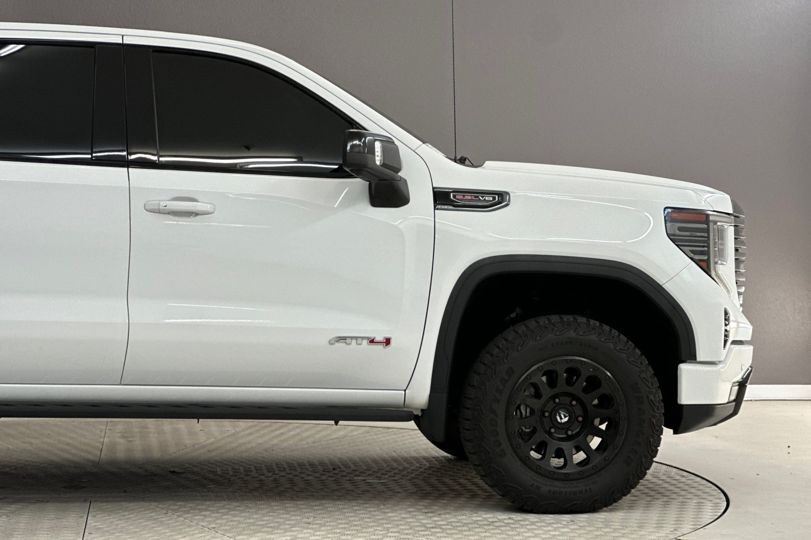 Used 2023 GMC Sierra 1500 AT4 w/ Technology Package AWD/4WD image 34