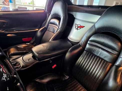 Used 2000 Chevrolet Corvette Convertible RWD image 22