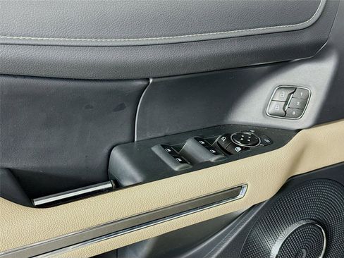 Used 2023 Ford Expedition XLT image 19