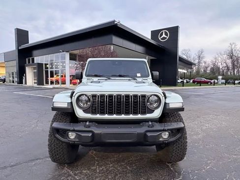 Used 2024 Jeep Wrangler Unlimited Rubicon image 2