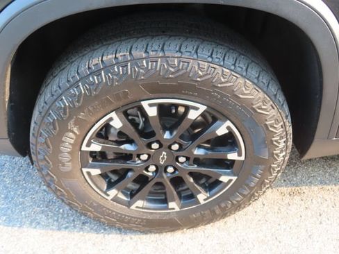 Used 2025 Chevrolet Traverse Z71 w/ Enhanced Driving Package AWD/4WD image 16