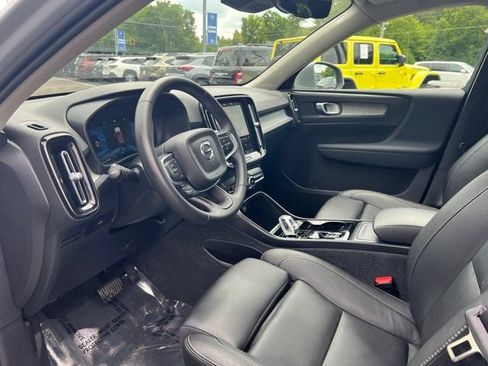 Used 2024 Volvo XC40 B5 Plus AWD/4WD image 2