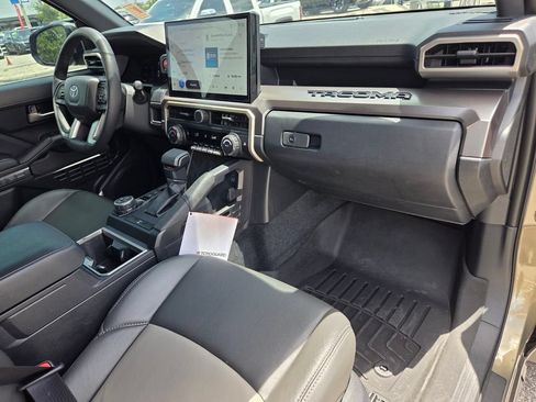 Used 2025 Toyota Tacoma TRD Off-Road AWD/4WD image 20