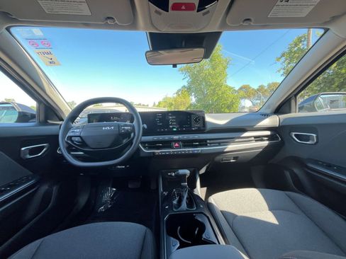Used 2025 Kia K4 LXS image 32
