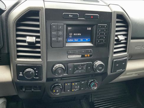 Used 2017 Ford F250 XL w/ Power Equipment Group AWD/4WD image 16