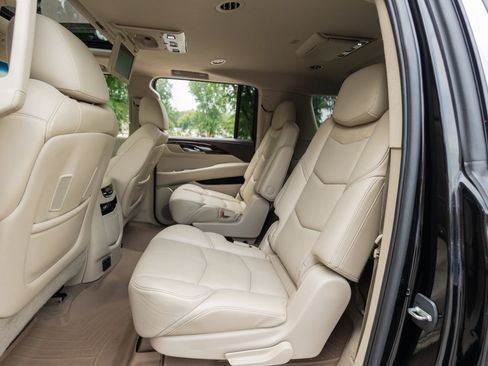 Used 2016 Cadillac Escalade ESV Premium AWD/4WD image 31