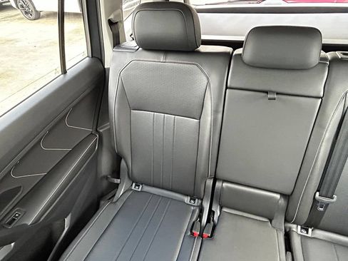 Certified 2023 Volkswagen Tiguan SE w/ Panoramic Sunroof Package FWD image 12