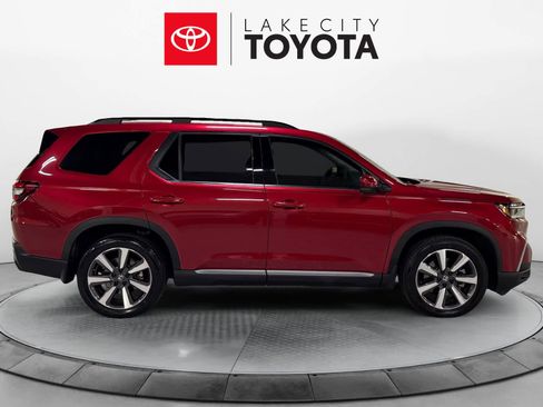 Used 2024 Honda Pilot Touring image 9