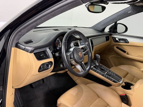 Used 2018 Porsche Macan Turbo image 4