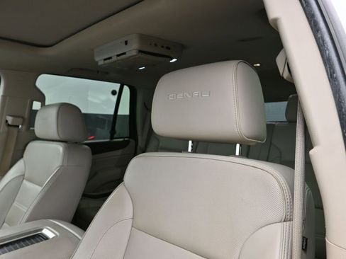 Used 2018 GMC Yukon Denali image 16